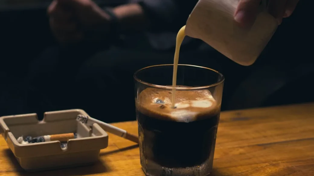 A double shot pulling with thick reddish crema