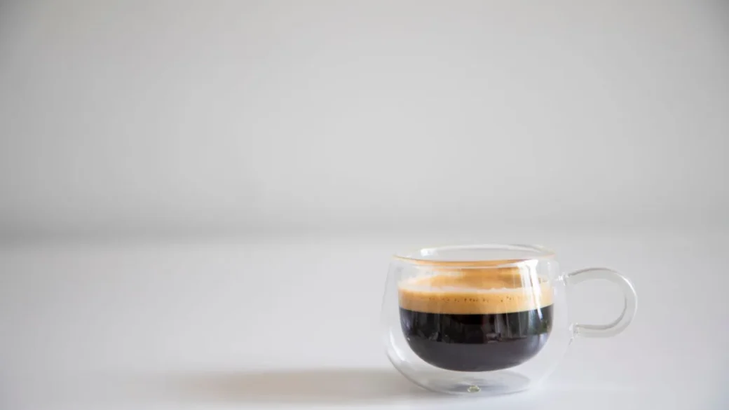 A single-wall and a pressurized dual-wall espresso basket side by side