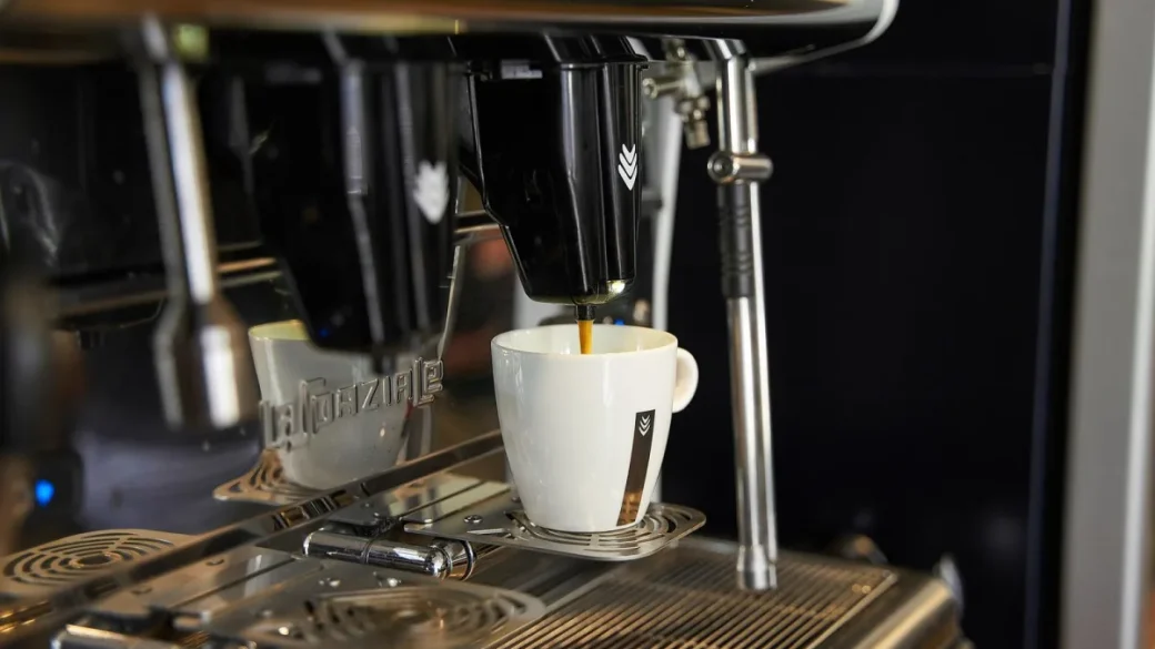 Checking brew temperature stability during a back-to-back shot pull