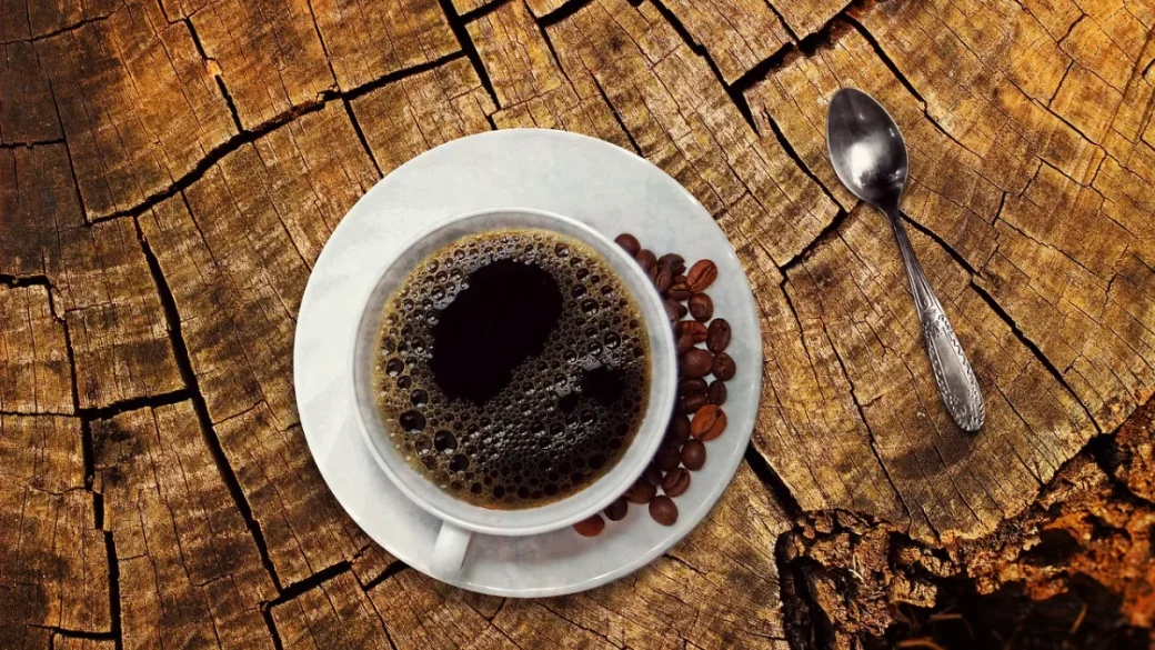 Low-pressure water soaking a coffee puck during pre-infusion