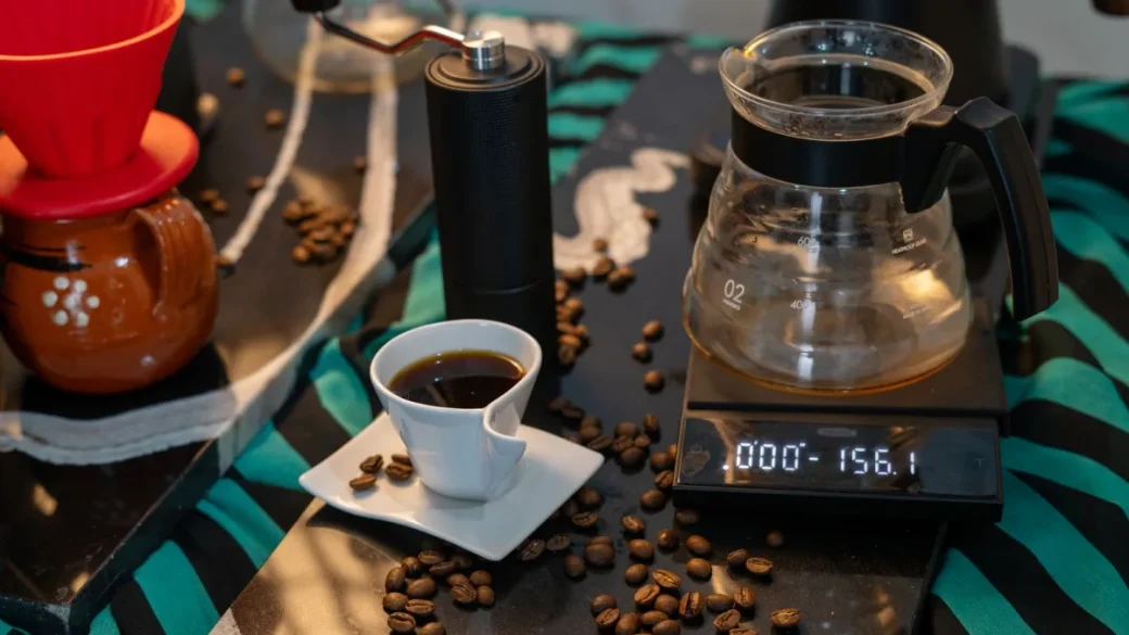 Weighing an espresso shot to hit a 1:2 ratio and stop on time